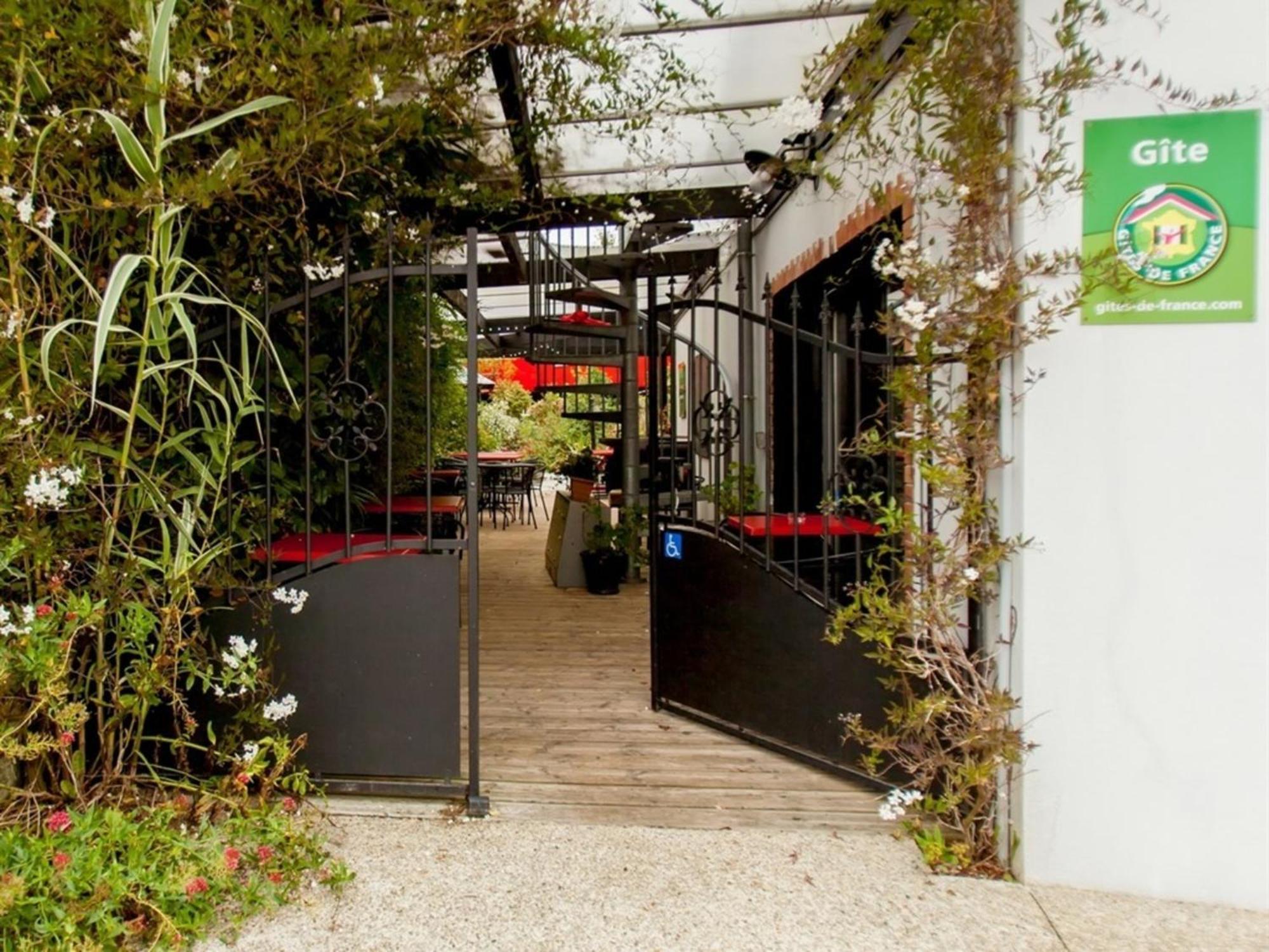 Hébergement Insolite Picasso Lanester Extérieur photo
